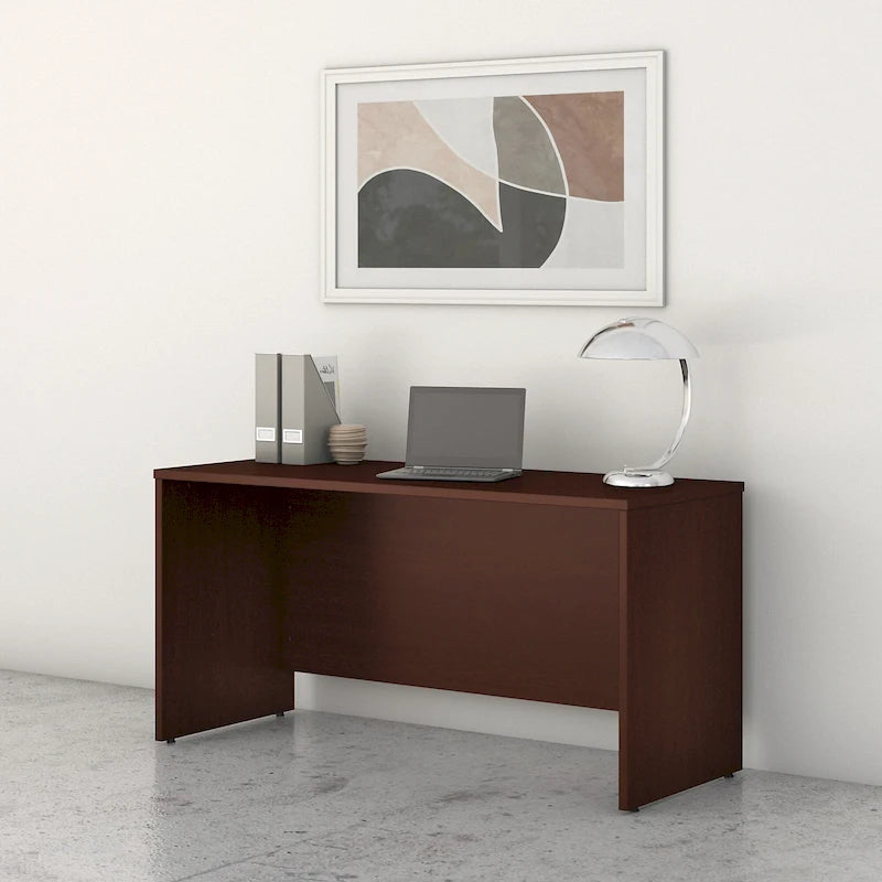 Bureau crédence de 60" avec gestion des câbles et panneau de modestie