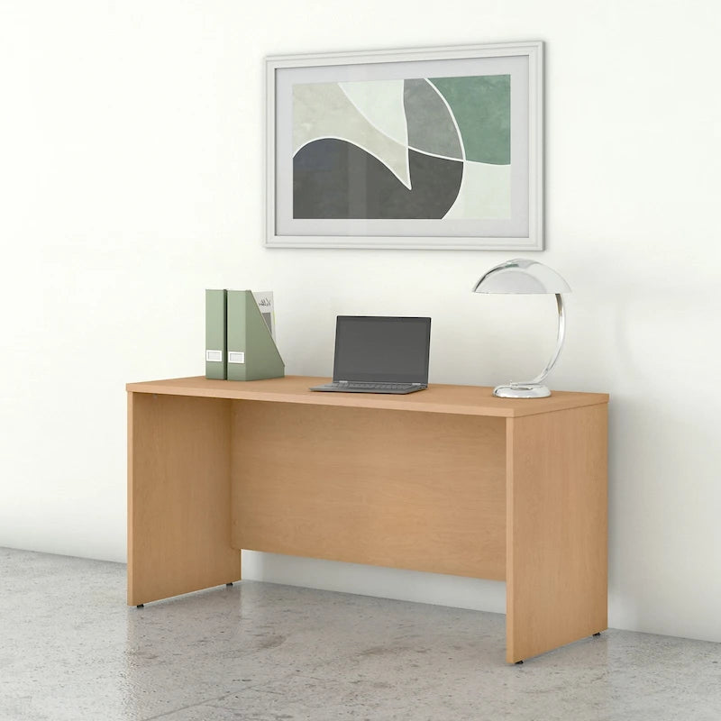 Bureau crédence de 60" avec gestion des câbles et panneau de modestie
