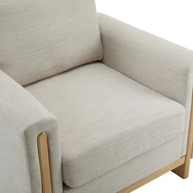 Poltrona imbottita con struttura in legno a vista e cuscino con schienale imbottito