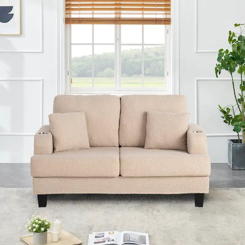 Sofá biplaza beige de 61" con portavasos, bolsillos laterales y almohadas decorativas