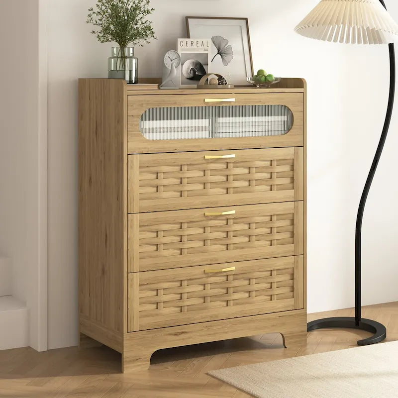 Cómoda de madera con parte superior de mimbre, puerta de acrílico y tiradores dorados