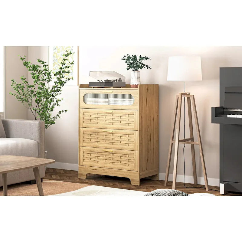 Cómoda de madera con parte superior de mimbre, puerta de acrílico y tiradores dorados